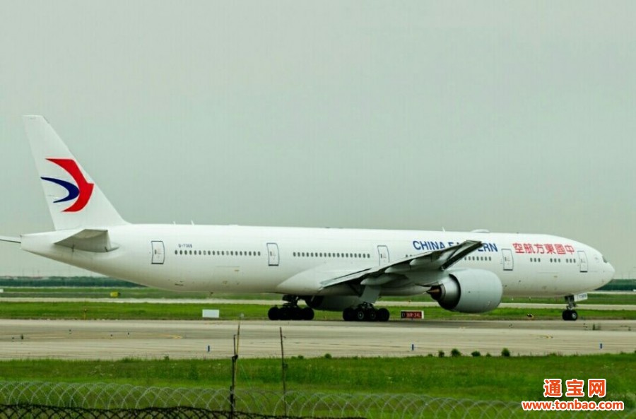 東方航空飛機滑行中